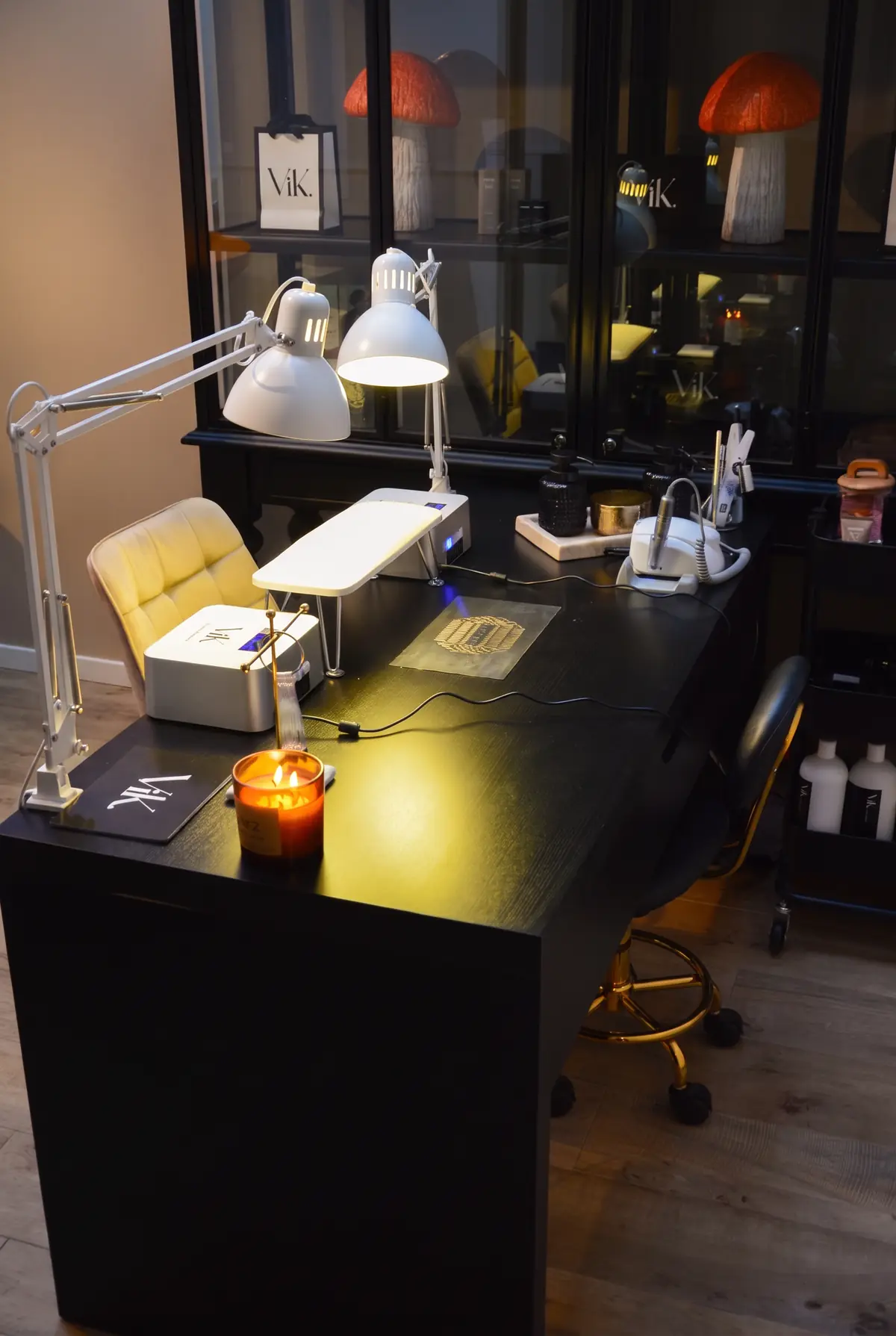 De nageltafel bij De Haarchitect, klaar voor een manicure